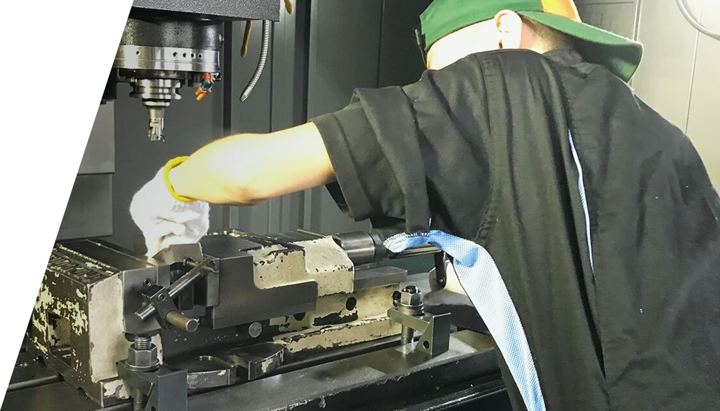 株式会社 福島工業 | 金属加工の様子